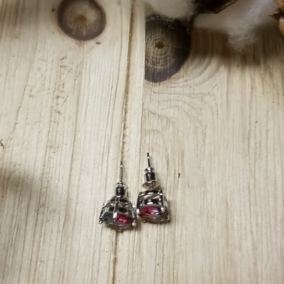 Gorgeous Silver Plated round studs w/pink CZ - Picture 5 of 5